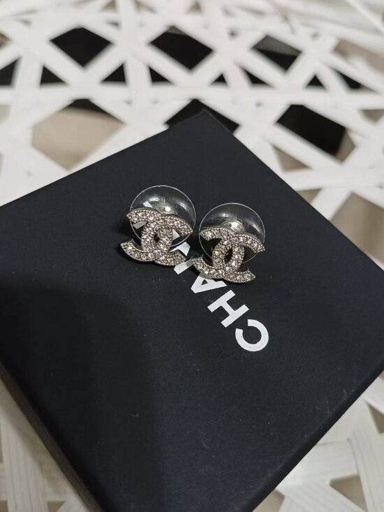 Authentic Chanel earrings - Picture 2 of 4